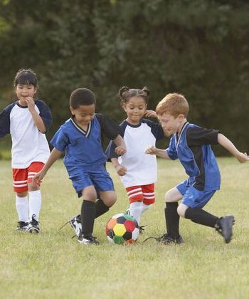 Sportet në ekip nxisin mirëqenien psiko-emocionale të fëmijëve dhe adoleshentëve